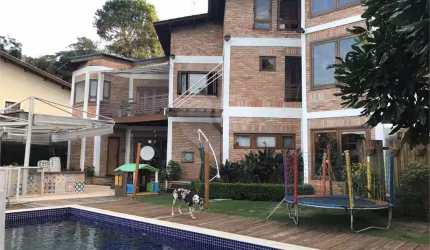 Condomínio com 4 quartos à venda em Caraguatá - SP