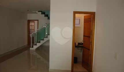 Sobrado com 3 quartos à venda em Vila Irmãos Arnoni - SP