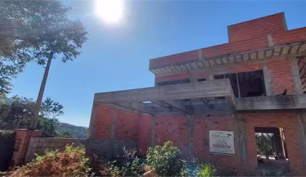 Condomínio com 4 quartos à venda em Caraguatá - SP