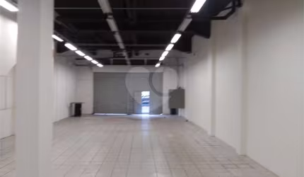 Prédio inteiro à venda ou para locação em Santana - SP