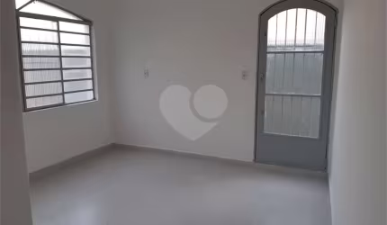 Casa de vila com 9 quartos à venda em Vila Vitório Mazzei - SP