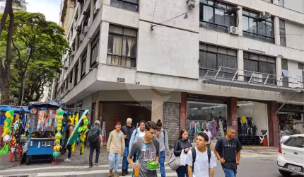 Loja à venda ou para locação em República - SP