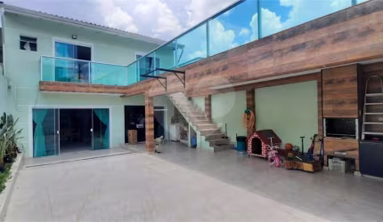 Casa com 3 quartos à venda em Vila Nivi - SP