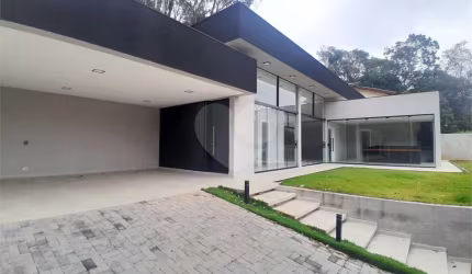 Condomínio com 3 quartos à venda ou para locação em Cumbari - SP