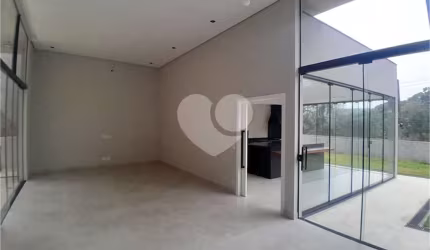 Condomínio com 3 quartos à venda ou para locação em Cumbari - SP