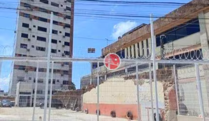 Estacionamento com escritório