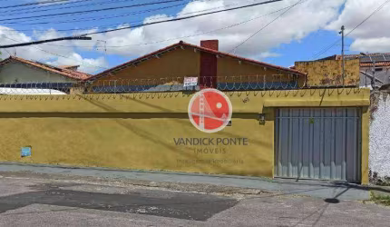 CASA Á VENDA NO BAIRRO RODOLFO TEÓFILO.