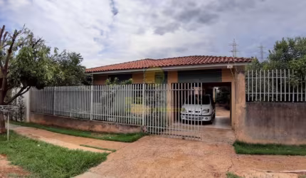 Casa com 3 quartos à venda na Rua Ivio Domingos Crestani, 414, Parque Hortência, Maringá, 144 m2 por R$ 350.000
