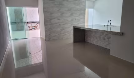 Sobrado novo de alto padrão no Jardim Atlântico com 4 suítes e financiamento facilitado