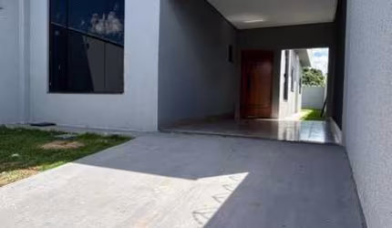 Casa térrea à venda no Setor Pontal Sul com 3 quartos, suíte e financiamento facilitado