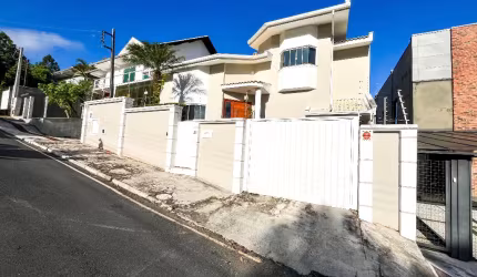 Casa para aluguel comercial no Bairro Ariribá, Balneário Camboriú