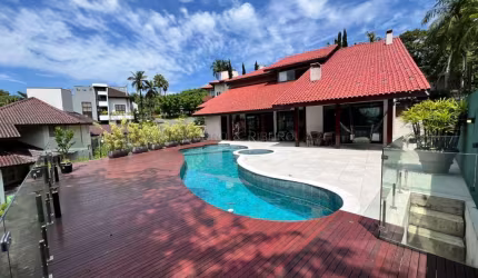 CASA COM VISTA ESPETACULAR!