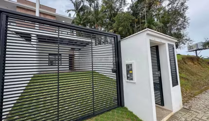 Sobrado com piscina no Atiradores!