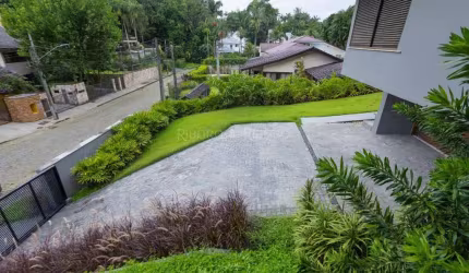 Casa com terreno espetacular!