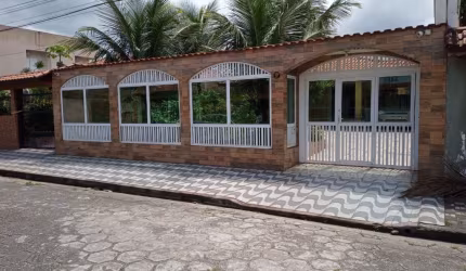 CASA 3 DORMITÓRIOS NA SEGUNDA QUADRA DA PRAIA