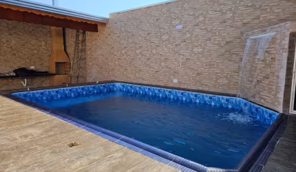 CASA NOVINHA COM PISCINA