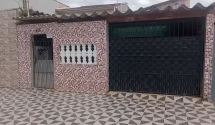 CASA À 400 METROS DA PRAIA