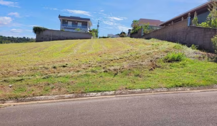 Belíssimo Terreno com 600 m2 no Condomínio Jardim Flamboyant
