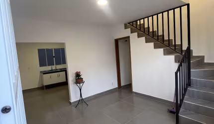 Oportunidade: Bairro Jardins em Bragança Paulista - Sobrado com 2 quartos, 2 banheiros e 3 VAGAS!