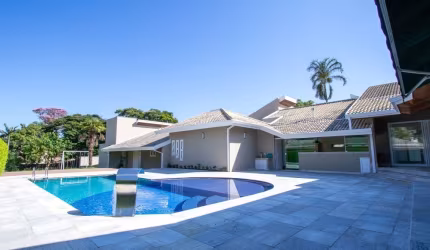 Condomínio Rosário de Fátima Casa Térrea com 4 Suítes em terreno com 2.148 m2