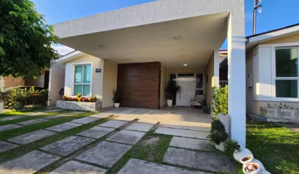 Excelente Casa no Cond. Tales de Mileto, com 3 quartos sendo 2 suítes no Bairro Flores