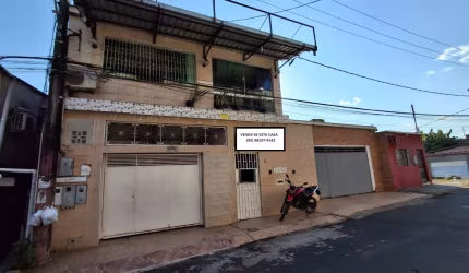 Vendo Casa no Lírio do Valle com 3 andares/ 2 casas independente/galpão/kitnet