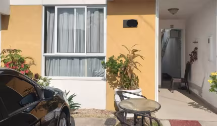 VENDE-SE CASA DE 2 DORMITÓRIOS C/SUÍTE EM FLORES!