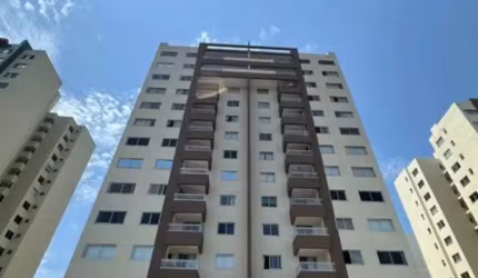 Residencial Grand Prix –  No Parque 10 - com 2 quartos sendo 1 suíte, varanda.