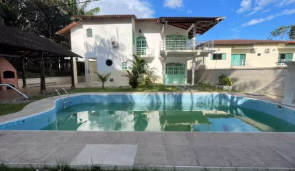 Casa Sobrado no Ponta Itapuganga – piscina, 5 suítes e edícula