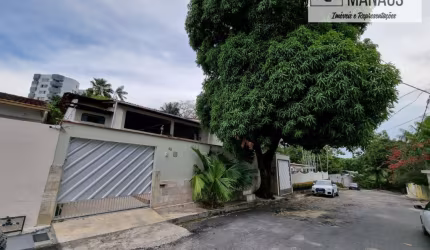 Vendo Casa com 2 pisos no Conjunto Tiradentes