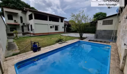 Vendo Casa com 2 pisos no Conjunto Tiradentes