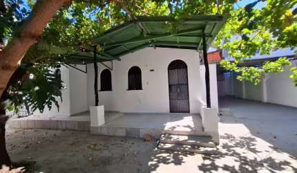 Alugo casa no bairro Parque 10 com 4 quartos