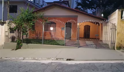 Casa para Locação no Bosque da Saúde com 150m², com 1 suíte, 1 vaga