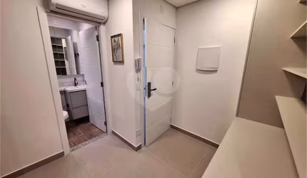 Apartamento de 27m² mobiliado e pronto para habitar.