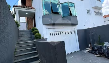 Sobrado comercial com 8 salas para locação em Vila Matilde