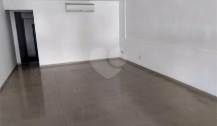 LOJA C 2 ANDARES , COM VITRINE , PORTAS EM VIDRO EXECELENTE LOCALIZAÇÃO!!