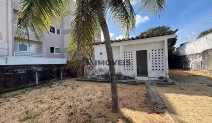 Casa à venda Ponta Negra, por trás do Restaurante Farofa Dagua  e Feirinha de Artesanato em  Natal,