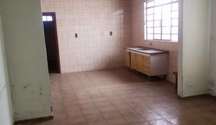CASA À VENDA 126m², RESIDENCIAL OU COMERCIAL, 2 DORMITÓRIOS, SALA AMPLA, BANHEIRO, GARAGEM SAIDA PARA DUAS RUAS, VIANELO, JUNDIAÍ