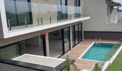 Belíssimo sobrado no residencial Phytus, Itupeva. 3 suítes, sendo 1 com closet. 3 salas integradas com cozinha e área gourmet, 4 banheiros, lavanderia,  deposito, piscina.Com uma área de 223,00 m2,