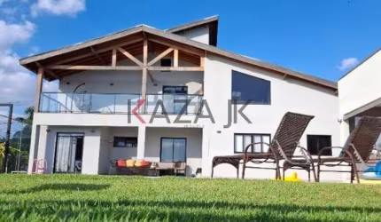 Ampla casa com 360 mts, com 5 quartos, sendo 3 suítes no condomínio Colinas de Inhandjara Itupeva. Local privilegiado com vista para duas cidades. Amp