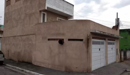 Sobrado para venda em Jardim Dos Ipês de 220.00m² com 2 Quartos e 3 Garagens