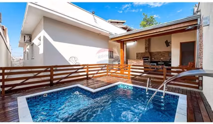Casa de Condomínio para alugar em Jardim Itapoan de 161.00m² com 3 Quartos, 1 Suite e 4 Garagens