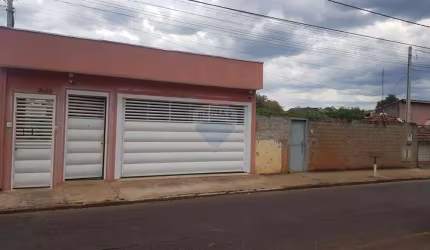 Casa para venda em Centro de 134.80m² com 2 Quartos, 1 Suite e 2 Garagens