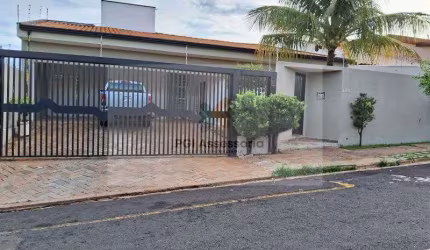 Casa para venda em Jardim Morumbi de 450.00m² com 2 Quartos, 1 Suite e 4 Garagens