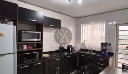 Casa para venda em Vila Vitória de 239.00m² com 3 Quartos, 1 Suite e 2 Garagens