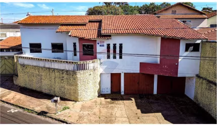 Casa para venda em Jardim Paraíso de 215.00m² com 3 Quartos, 1 Suite e 2 Garagens