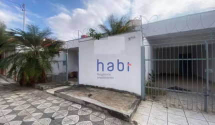 Casa para alugar em Centro de 240.00m² com 2 Quartos e 2 Garagens