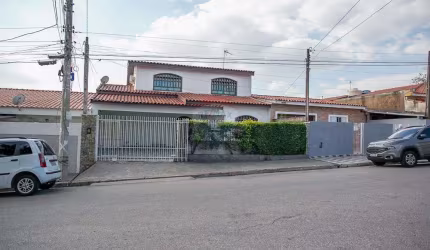 Casa para venda em Jardim Antônio Cassillo de 318.00m² com 4 Quartos, 1 Suite e 6 Garagens
