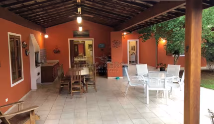 Casa para venda em Enseada de 228.00m² com 4 Quartos e 4 Suites