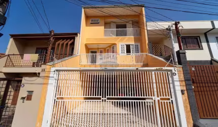 Casa para venda em Vila Galvão de 246.00m² com 3 Quartos, 1 Suite e 6 Garagens